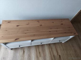 IKEA Hemnes - stolek pod televizi - 2