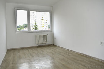 Náchod -  prodej bytu 3+1 se zasklenou lodžií - 2