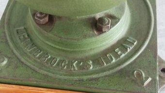 Velmi starý kupecký mlýnek IDEAL s rumpálem DOPRAVA 0,- - 2