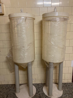 Plastové nádrže 100 lt. polypropylen s konickým dnem - 2