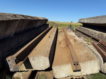 Betonové panely s kolejnicí - 2