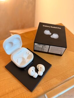sluchátka Samsung Galaxy Buds2 Pro - Bílá (White) - 2