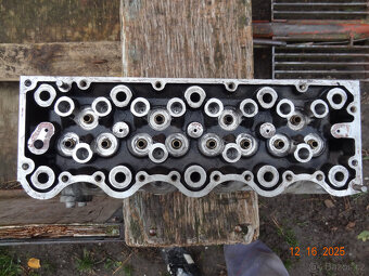 Hlava motoru 2.1 TD - 2