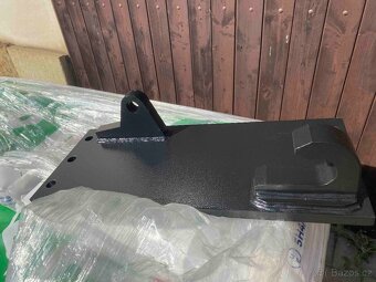 Uchyty čelní nakladač - 2