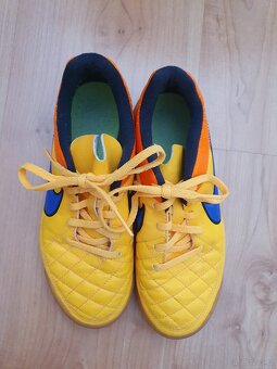 Sálové boty tenisky nike žluté v.35 klučičí i holčičí - 2