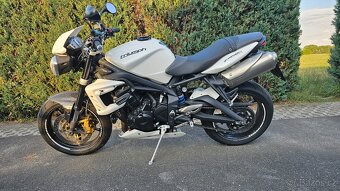 Triumph Street triple 675 R - 2
