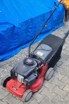 BENZÍNOVÁ SEKAČKA S POJEZDEM - 2