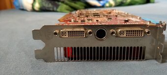 grafická karta Gigabyte Radeon HD 4870. Jedná - 2