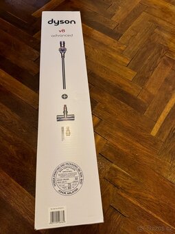 Tyčový vysavač Dyson V8 Advanced nový nerozbalený - 2