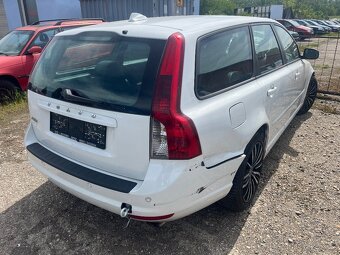 Volvo V50 kombi 2,4 D 5 132 kw Momentum - 2