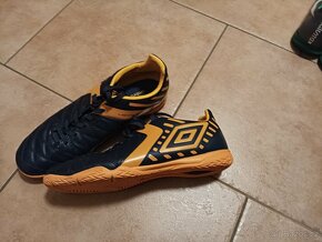 Sálovky Umbro Medusa - 2