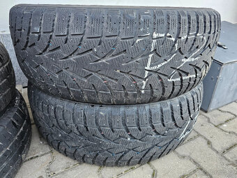pneu zimní 235/55 R20 - 2