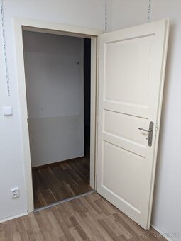 masivní interiérové dveře a zárubně (80, P) - 2