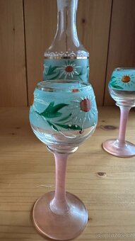 Stará ručně malovaná karafa se sklenicemi - 2