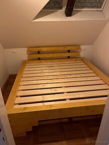 Postel z masivu na zakázku - 2