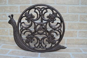 Litinový držák zahradní hadice 32 x 37 x 15 ŠNEK - 2