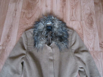 Béžová krátká bunda vel. L/40, akryl a 25% vlny - 2