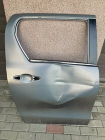 Toyota Hilux pravé zadní dveře prodám - 2