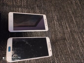 Vyřazené mobilní telefony na náhradní díly - 2