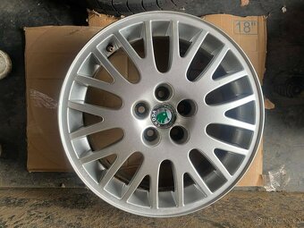 5x100 16 ET42 originální STYLE pneu nemám Rapid Roomster al - 2