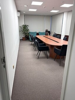 Pronájem kancelářského celku 166 m2 v centru města - 2