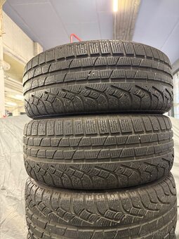 prodám zimní 215/45/18 Pirelli - 2