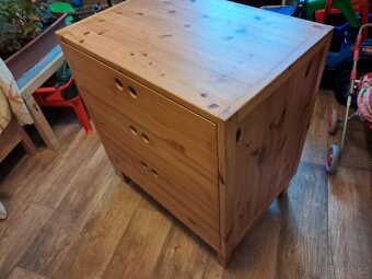 Ikea dřevěná komoda Tassa - 2
