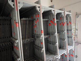 Lešení originál Layher Blitz 73 - zánovní stav - 2