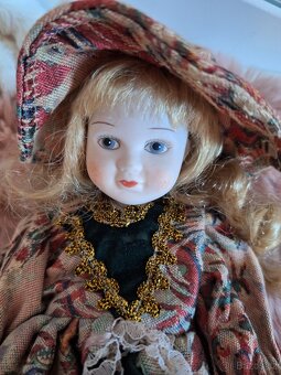 Porcelánová panenka 25 cm - 2