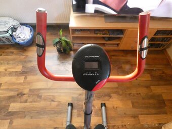 Posilovací stroj na nohy - 2