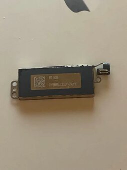 📍 Vibračný motorček (vibrátor / Taptic Engine) pre Apple iP - 2