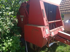 Lis na kulaté balíky Hesston - 2