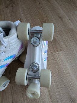 Dívčí kolečkové brusle 37 - 2