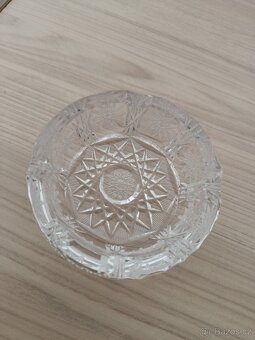 Křišťálový popelník - 2