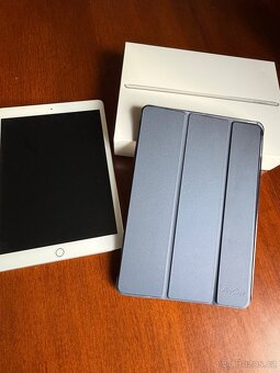 Apple iPad 8 - 2