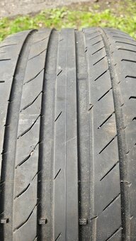 235/45R17 - 2