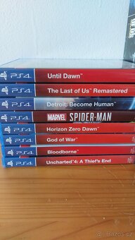 PS4 Slim 1 TB + 8 her - 2
