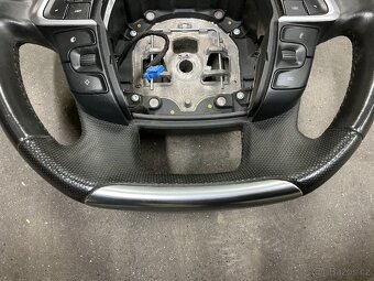 Citroen C4 - volant. Model 2012 - 2