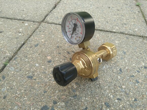 Redukční tlakový ventil CO2 lahev G 3/4 - 2
