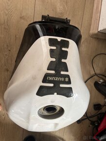 Nadrz na Suzuki Gsxr 1000 01-02 a 600 750 00-03 - 2