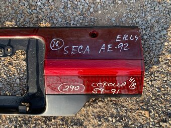 Toyota corolla ae92 seca origo plast mezi zadní světla - 2