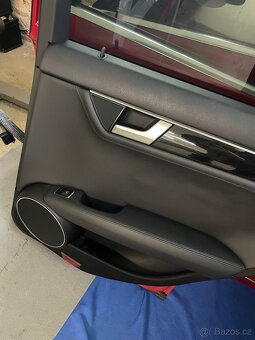 Pravé zadní dveře Mercedes - Benz C W204/S204 red - 2