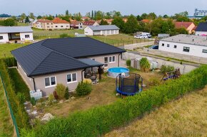 Vícegenerační rodinný bungalov 4kk + 2kk Pečky - 2