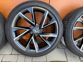 VEGA schwarz orig.skoda Superb3V 5x112 8j x19 ET 45 VW - 2