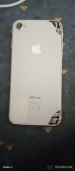 Iphone 8 na náhradní dily - 2