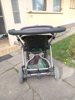 Kočárek po 3 dětech - 2