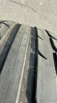 245/40 ZR18 - 2