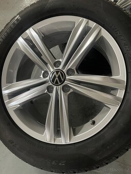 Orig zimni alu VW Tiguan II Sebring r18 + Pirelli 235/55r18 - 2