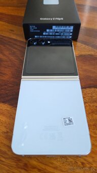 Samsung Galaxy Z Flip5 8GB/512GB béžová - 2