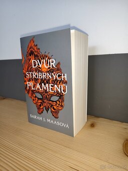 Dvůr stříbrných plamenů - Sarah J. Mass - 2